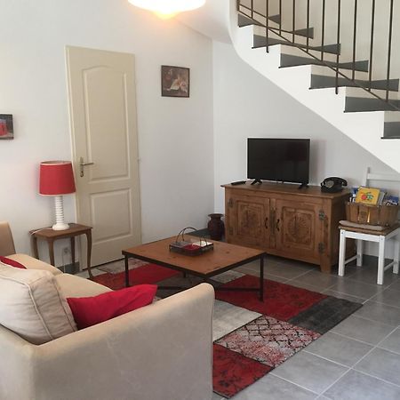Maison De Vacances Jocelyne Lauris Bagian luar foto