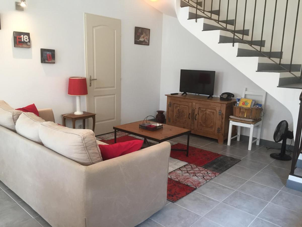 Maison De Vacances Jocelyne Lauris Bagian luar foto